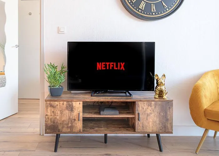 Le Bleu Nuit Piscine Parking Netflix Cafe